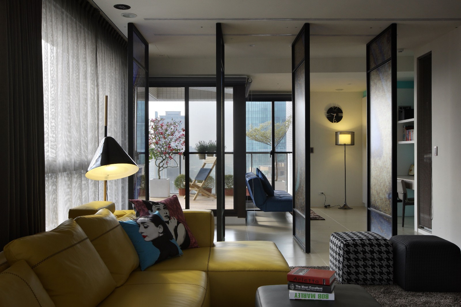 現(xiàn)代簡約風(fēng)格家裝設(shè)計室內(nèi)裝修效果圖-客廳陽臺 現(xiàn)代簡約風(fēng)格家裝設(shè)計室內(nèi)裝修效果圖-客廳陽臺