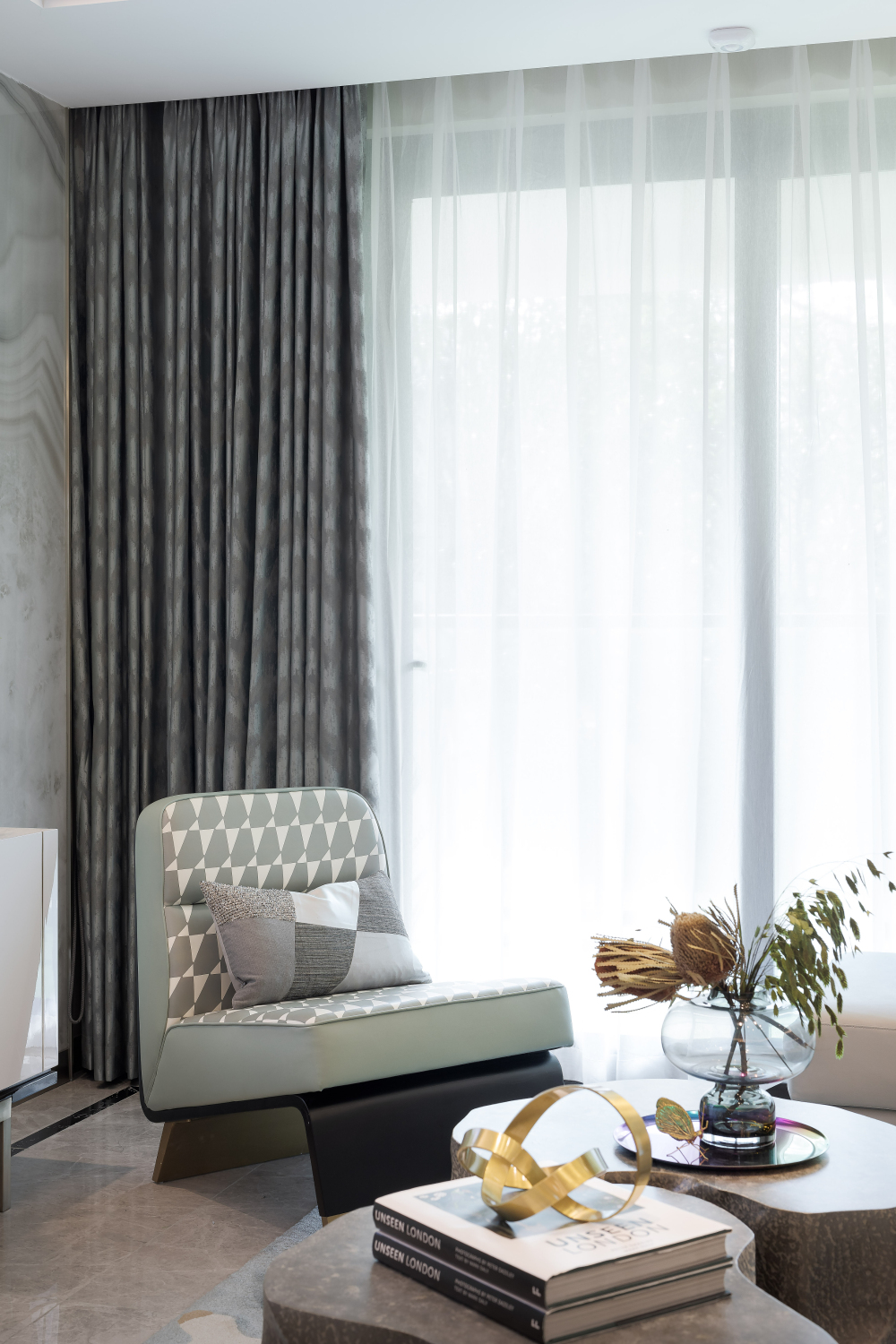 現(xiàn)代輕奢風(fēng)格室內(nèi)設(shè)計家裝案例-客廳落地窗 現(xiàn)代輕奢風(fēng)格室內(nèi)設(shè)計家裝案例-客廳落地窗