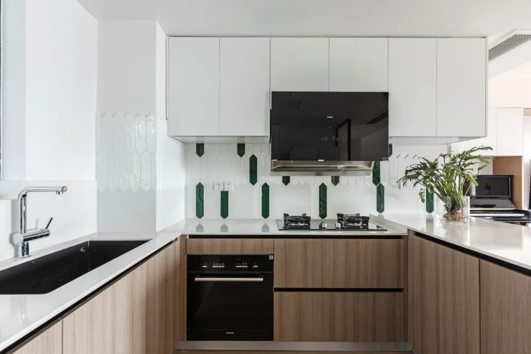 現(xiàn)代原木風(fēng)格室內(nèi)設(shè)計(jì)家裝案例-廚房 現(xiàn)代原木風(fēng)格室內(nèi)設(shè)計(jì)家裝案例-廚房