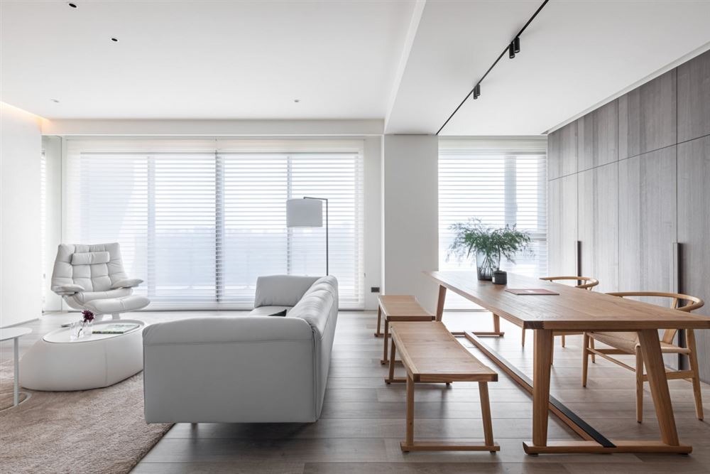 佛山市保利閱江臺(tái)現(xiàn)代簡(jiǎn)約風(fēng)格四居室裝修案例