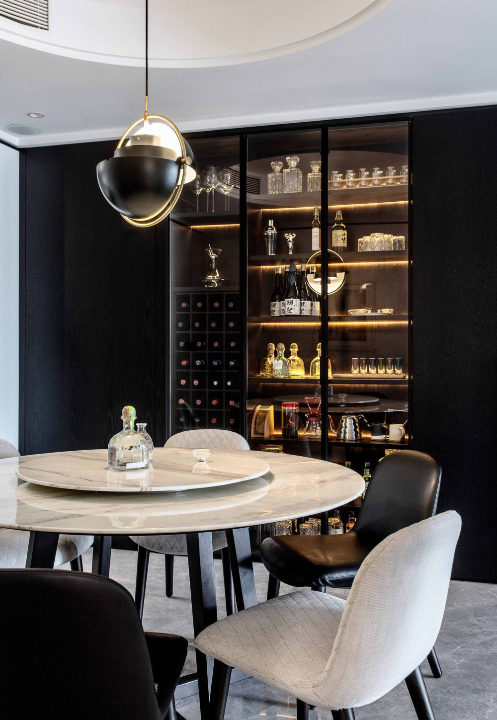 現代簡約風格室內家裝案例效果圖-餐廳餐邊柜 現代簡約風格室內家裝案例效果圖-餐廳餐邊柜